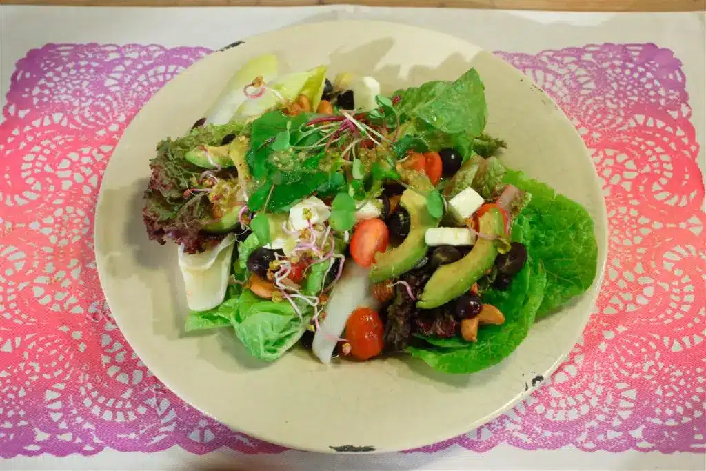 Preparación de la Ensalada Primavera