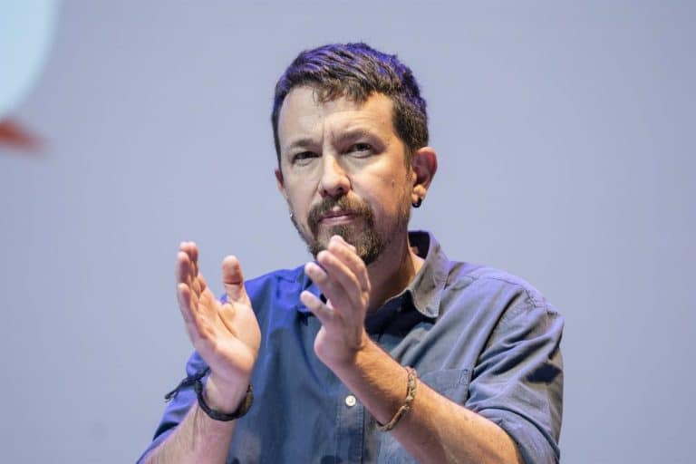 El teleprompter se convierte en el principal tertuliano de Pablo Iglesias en Canal Red