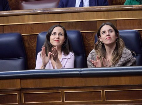 Podemos campaña electoral superhéroes capitalismo