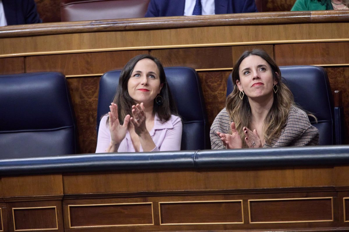 Podemos campaña electoral superhéroes capitalismo