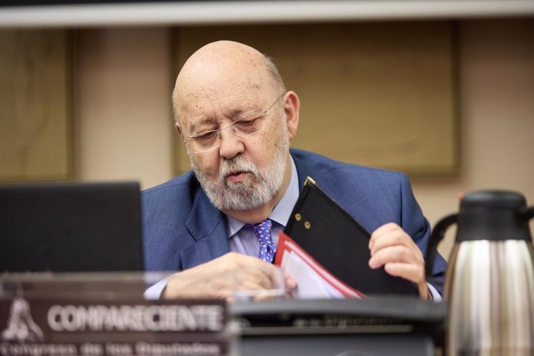 Tezanos sigue dando la victoria al PSOE, pero 