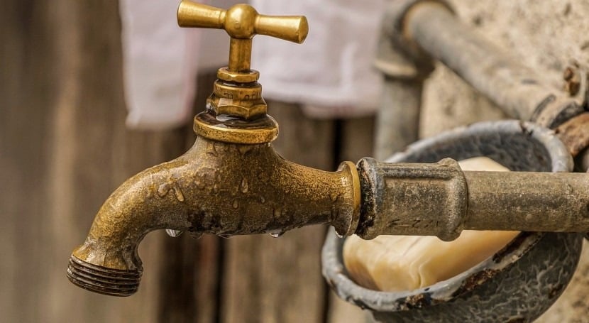 ¿Qué se puede hacer para mejorar la calidad del agua del grifo?