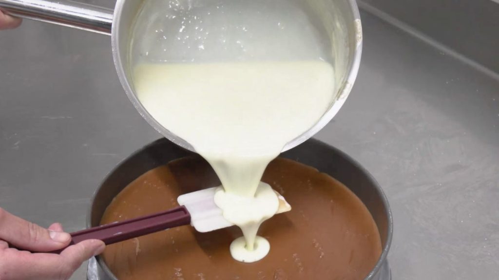 Tarta tres chocolates: el truco de Arguiñano para que no se mezclen las capas 97 image 41