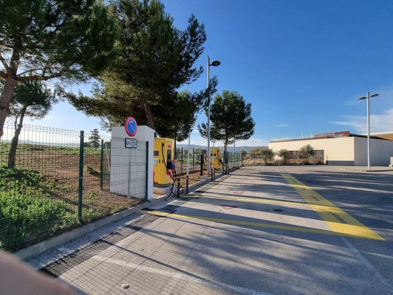 Joaquín Molpeceres presenta las nuevas estaciones de recarga rápida para vehículos eléctricos en el Encín Golf Hotel (Alcalá de Henares)