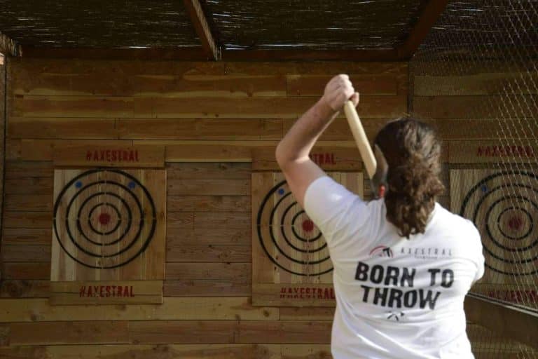 Axestral sobre el lanzamiento de hachas, una actividad cada vez más de moda