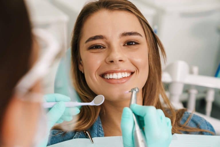 ResidentLive, clínica dental en Madrid con equipo de especialistas en periodoncia