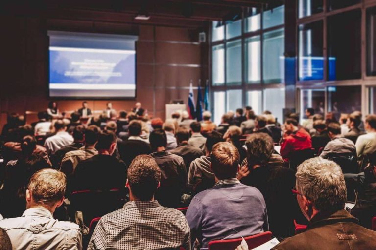 Personal de apoyo para eventos y congresos de la mano de una agencia especializada como AB Grupo de Azafatas