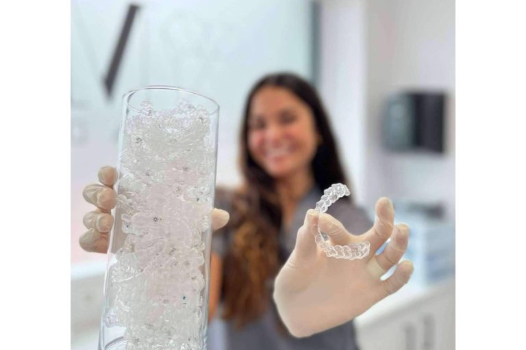 Clínica MG Dental explica en qué consiste la ortodoncia Invisalign