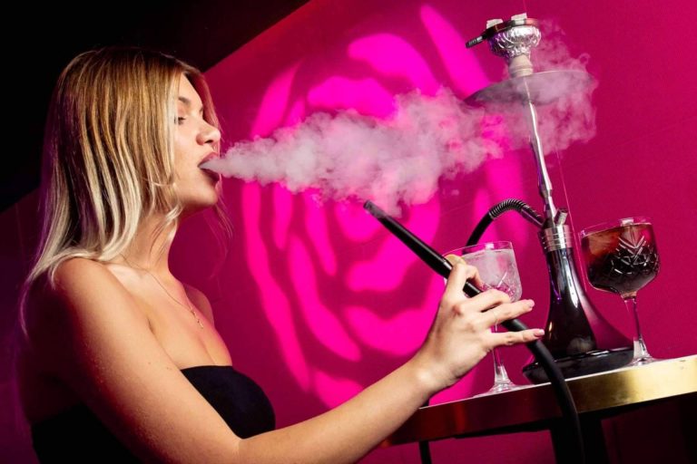 Ocio nocturno en la coctelería Enbabia Infused