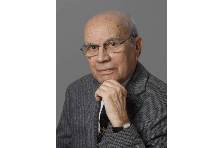 Gustavo C. Carrasco narra sus experiencias vitales a través de su poemario, ‘De mis introspecciones, al azar’