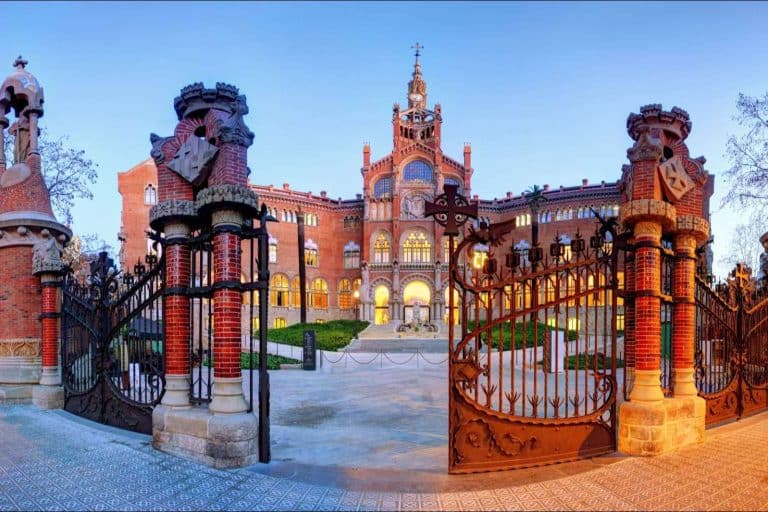 Descubrir uno de los mejores tesoros del Modernismo catalán en un tour guiado, el Hospital de Sant Pau