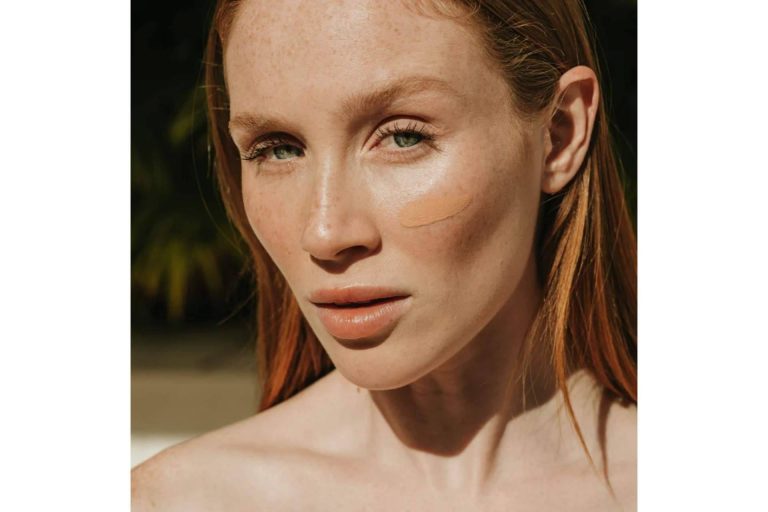 Vera & The Birds ofrece un solar vegano y multifunción hecho en Elche que tiene todo lo que un neceser de verano necesita