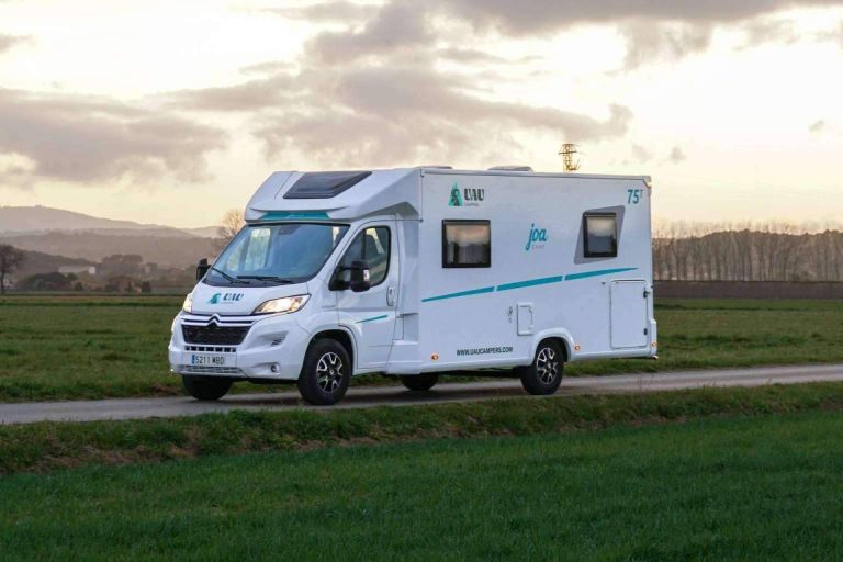 Los beneficios de coger una autocaravana para estas vacaciones de verano, con UAU Campers