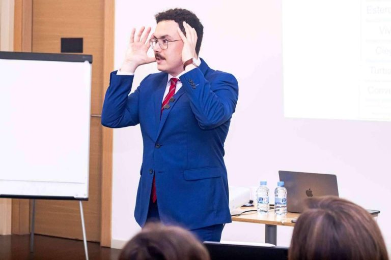 La importancia de la comunicación no verbal, explicada por Fernando Miralles