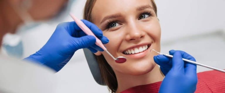 La Clínica Dental de la Doctora Cachero ofrece implantes dentales