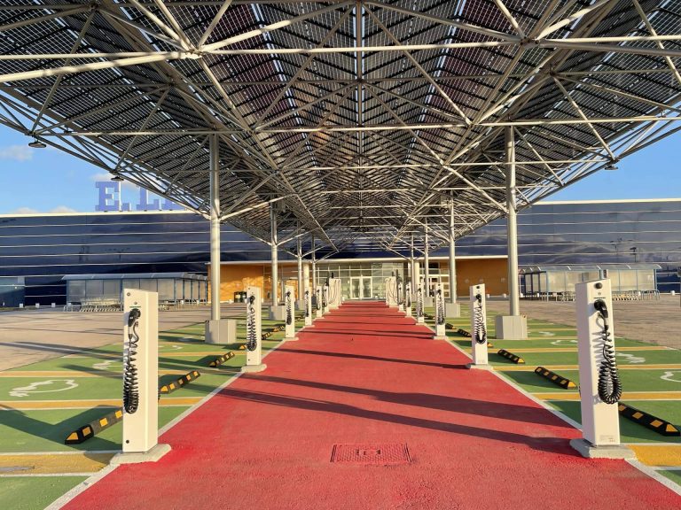 Etecnic inaugura 32 nuevos puntos de recarga para vehículos eléctricos en La Morea, Navarra