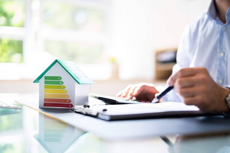 ¿Cómo puede ayudar a las empresas una asesoría energética a reducir sus costes energéticos?