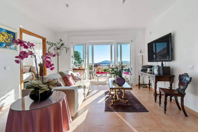 Disfrutar de todo lo que ofrece la Residencia Montebello Senior Living para estancias cortas o de temporadas largas