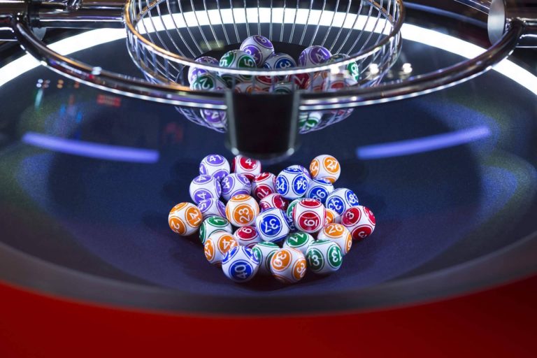 Beneficios de jugar al bingo en personas mayores, con ASEJU