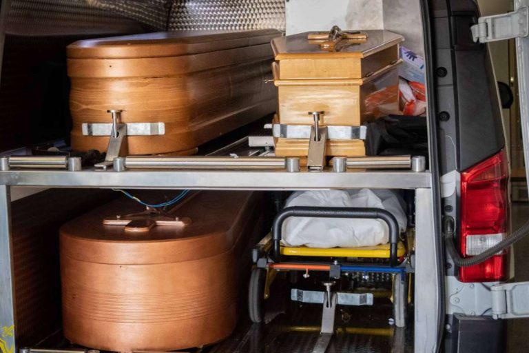 Las ventajas del curso de agente funerario especializado en conductor y ayudante de vehículo funerario del Instituto Funerario Español