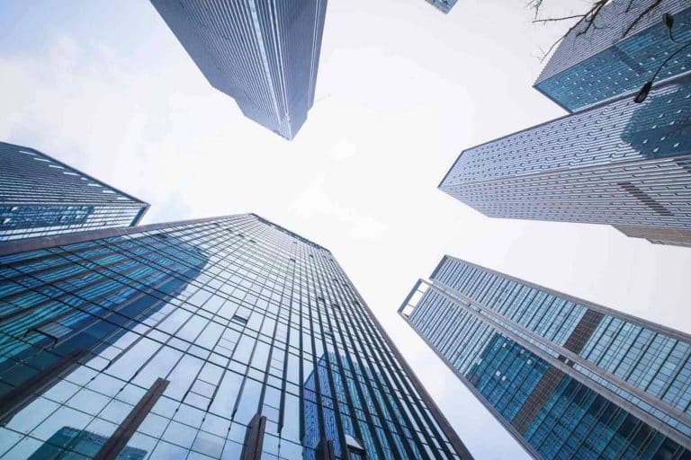 Cuántika Espacios ofrece muebles de oficina diseñados a medida