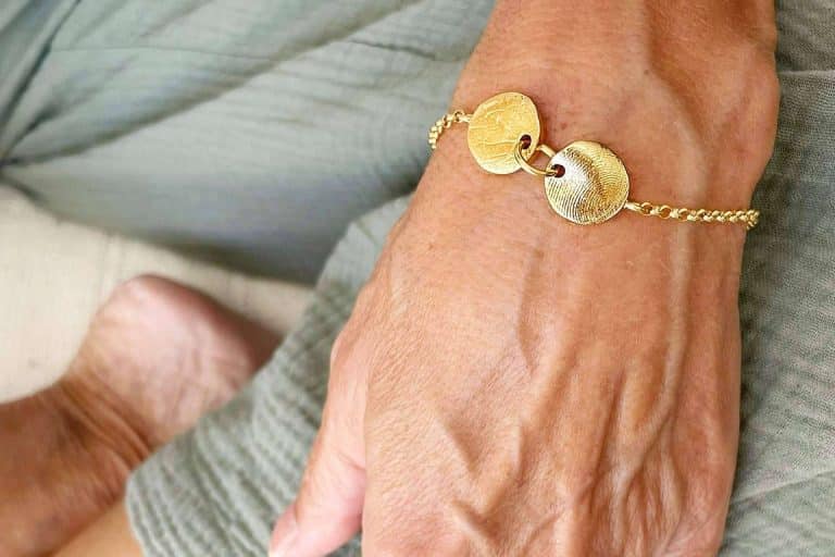 El regalo ideal para el Día de la Madre, la medalla con huella de la firma Dejando Huella Joyas