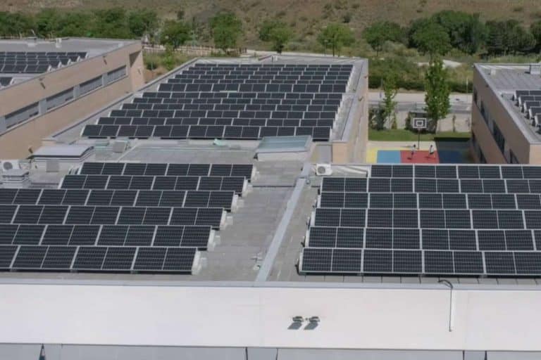 Cómo ahorrar en el autoconsumo industrial, con E4e Soluciones