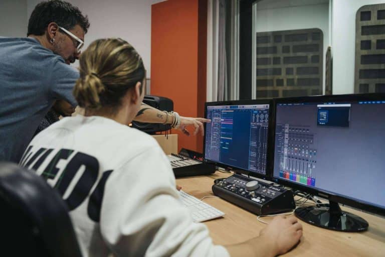 Especializarse en producción musical con profesores expertos e instalaciones únicas en Eumes