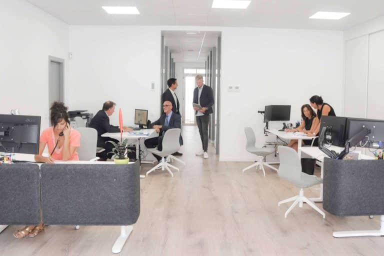 Ventajas de contratar a un asesor fiscal de confianza para una pequeña empresa local, con Consultax