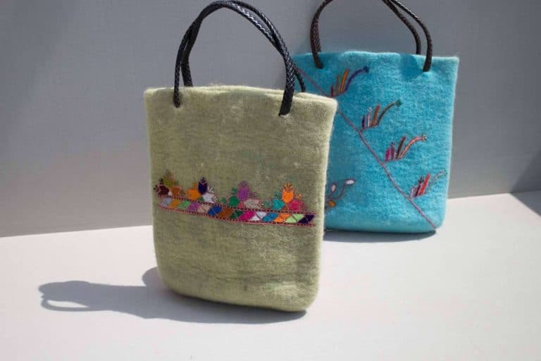 Masum Karimi y sus complementos artesanales