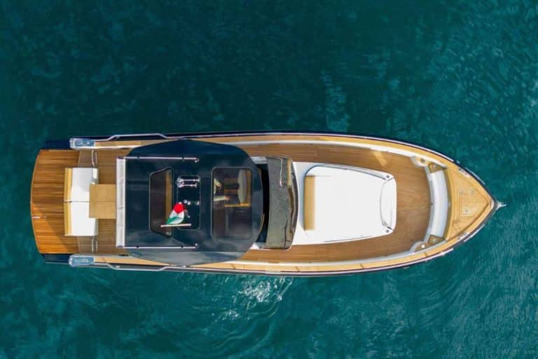 Navega por Ibiza brinda un servicios de alquiler yates en Ibiza