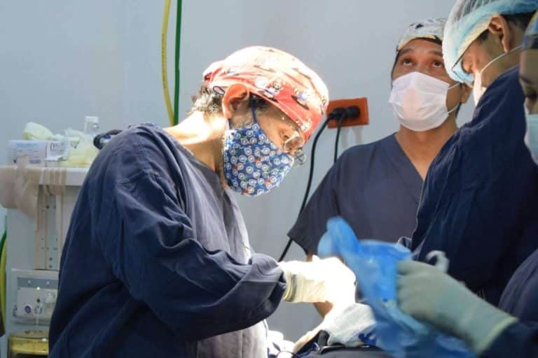 Dr. Gabriel Cubillos es especialista en procedimientos para perder peso y eliminar grasa corporal en Colombia