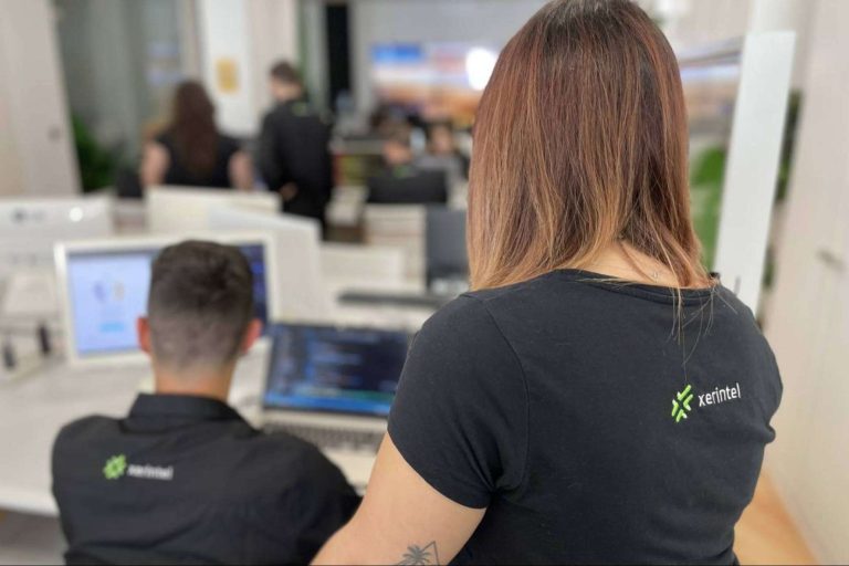 Xerintel, la empresa experta en desarrollo web y app que tiene una puntuación de 4,9 sobre 5,0 en Google
