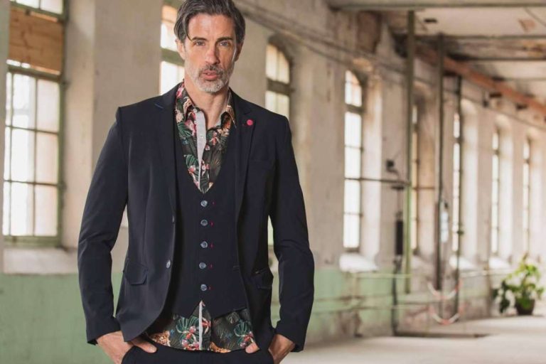 Vestir a la última moda con las shirts estampadas de Aragaza