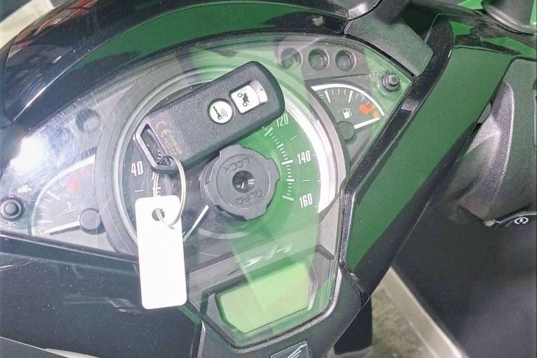 Los beneficios de conducir una moto en vez de un coche en grandes ciudades, por EGINER