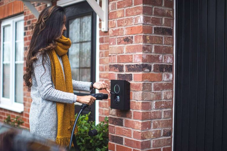 Las mejores apps para descubrir puntos de recarga rápida de coches eléctricos, con Zeemcoin App