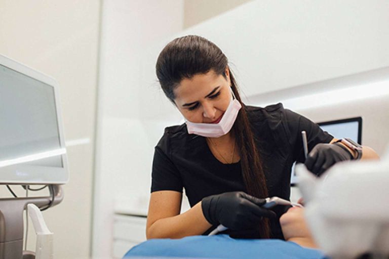 Todo lo que hay que saber sobre la ortodoncia invisible en Barcelona, con Clínica Dental Claris