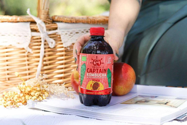 GUTsy Captain kombucha con sabor a melocotón, una edición especial de verano