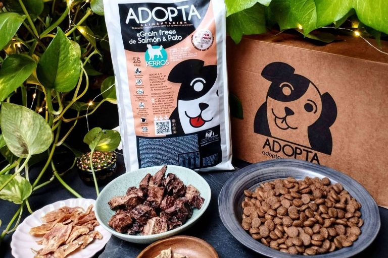 ¡Es el momento de pasarse al pienso hipoalergénico de salmón y pato de ADOPTA!, un pienso para perros sin ingredientes alergénicos