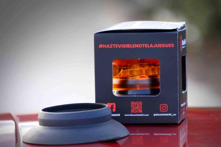 La sustitución del Triángulo de Emergencia, por la luz de emergencia V-16 homologada por la DGT