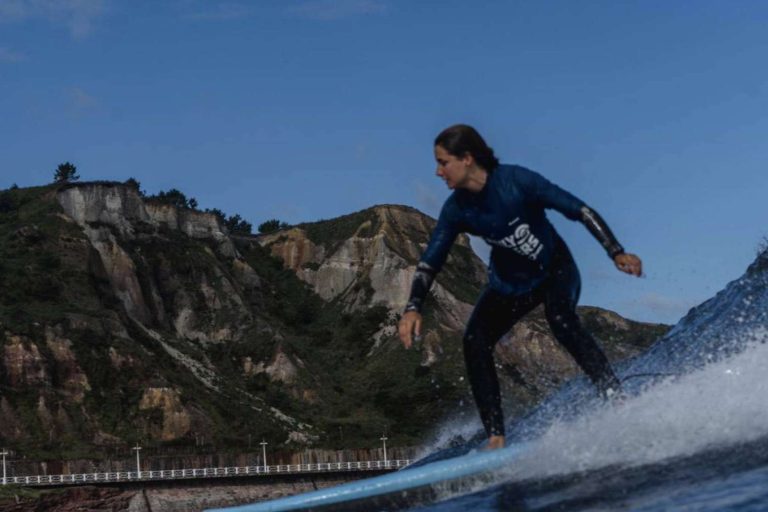 Llega la temporada de surf en Salinas Ciudad del Surf
