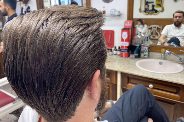 Viajes a diferentes barberías de todo el mundo, así es el videoblog de Peluquería Cruz