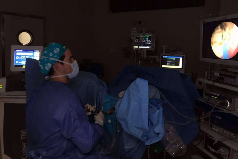¿Por qué someterse a una cirugía mínimamente invasiva de hiperplasia prostática con el Dr. Nelson Díez?