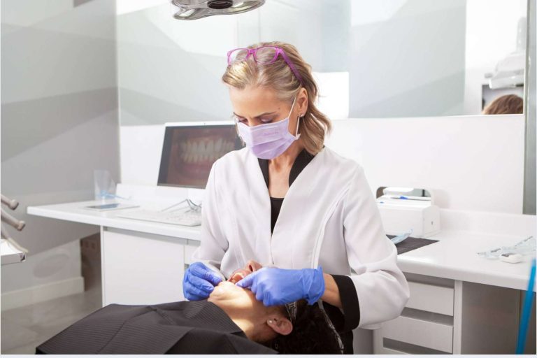 Más de 2.000 pacientes tratados con éxito con la técnica Invisalign en la clínica dental CRISTINA VIYUELA + CO