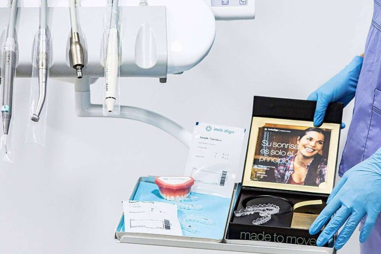 En la Clínica Dental Dentinos, ¿qué tipos de prótesis dentales son recomendados?