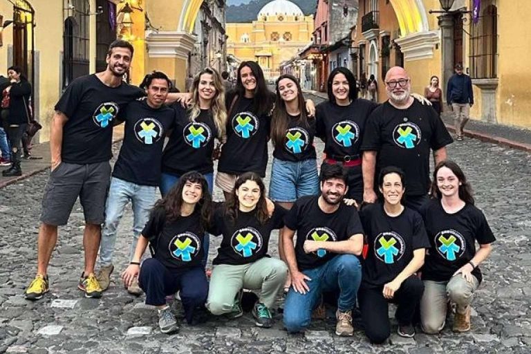 Los especialostas de ONGVoluntariado guían a los participantes en su voluntariado