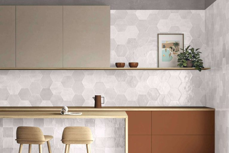 La tendencia de los azulejos blancos para la cocina, una de las más populares en el mundo del interiorismo
