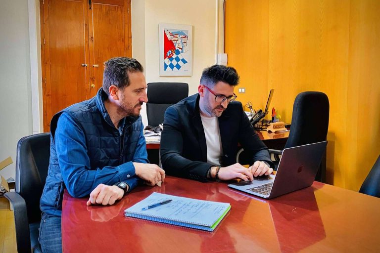 El Ayuntamiento de Benamaurel imparte cursos gratuitos sobre banca digital para mayores