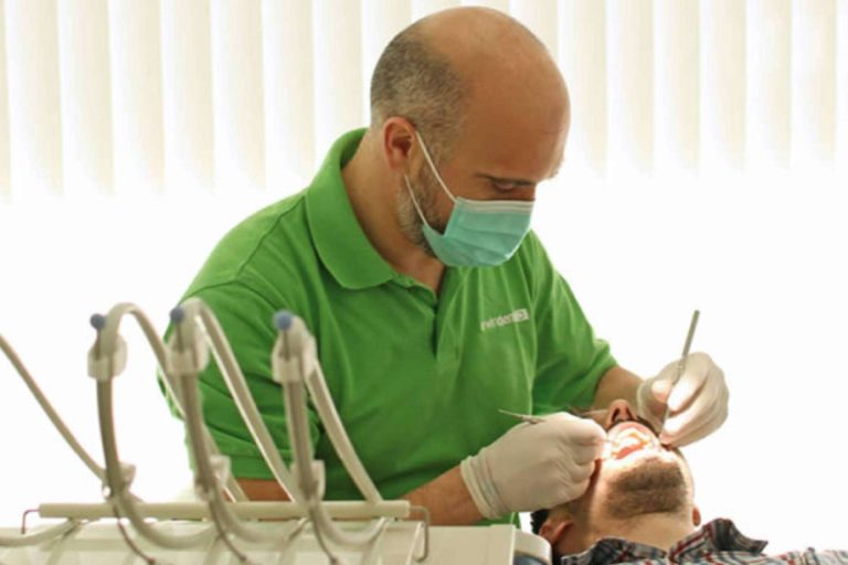 Entrevista realizada al doctor Erwin Arosa, director clínico de Erwindental