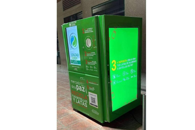 Máquinas biorecicladoras en el mercado de La Paz de Madrid instaladas por Lealtad Verde